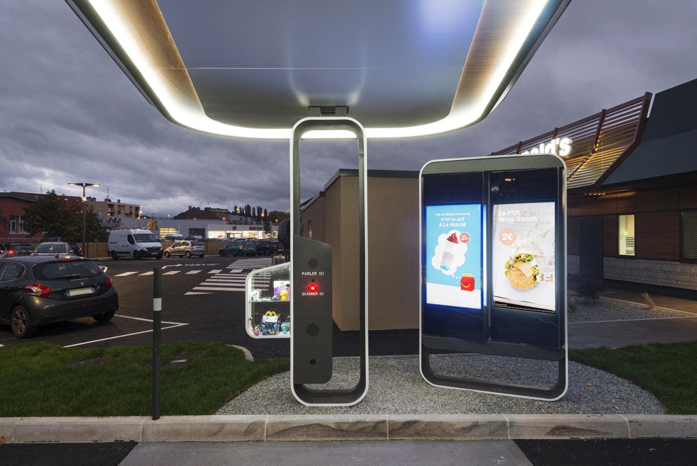 Image d'une borne de commande Mcdo dans un restaurant Mcdo