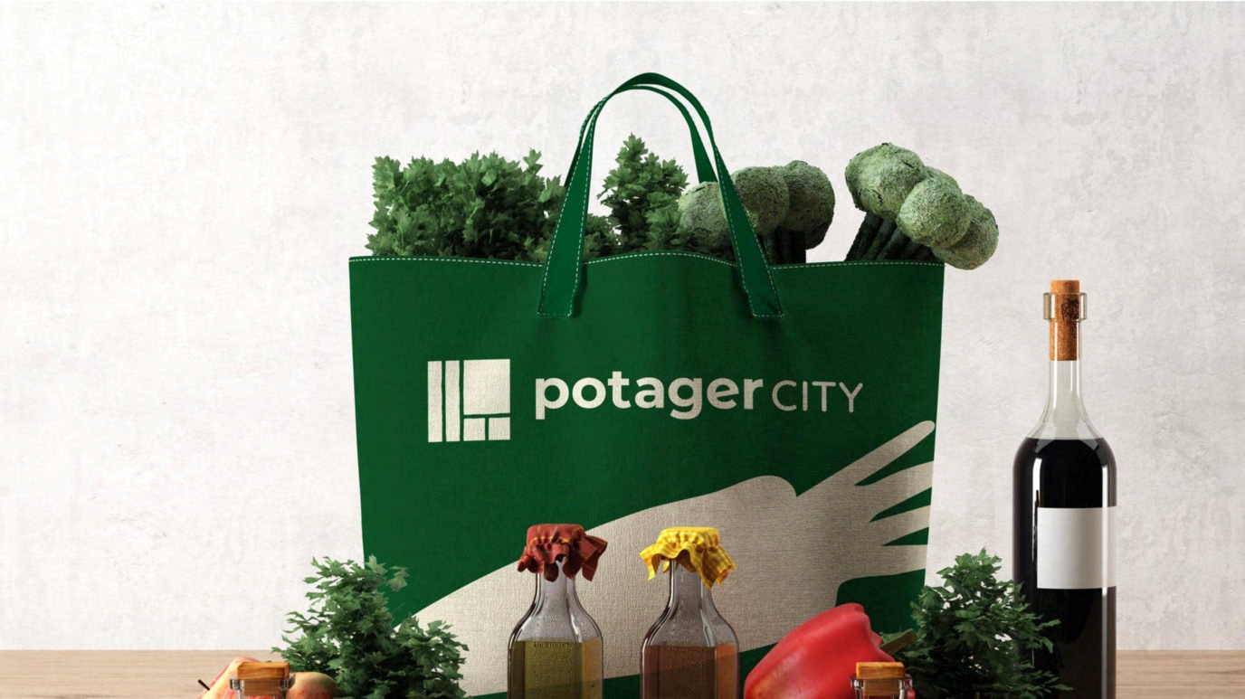 Sac de course Potager City contenant des légumes